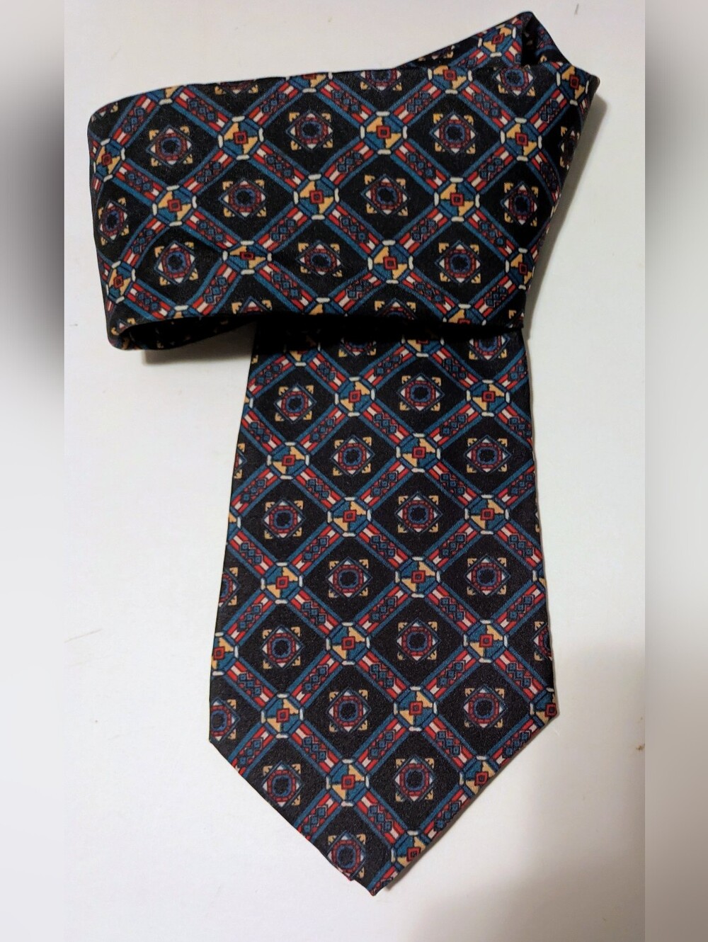 Italianissimo Men's Geometric Pattern Polyester Tie Black Blue & Red Accents
